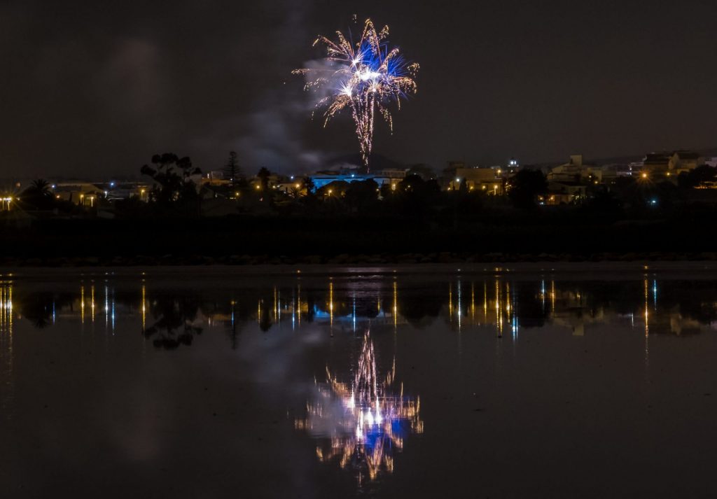 Fuegos artificiales en Los Montesinos
